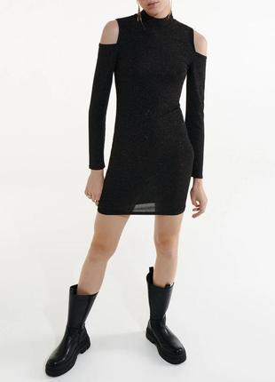 Чёрное облегающее мини платье с воротником-стойкой2 фото