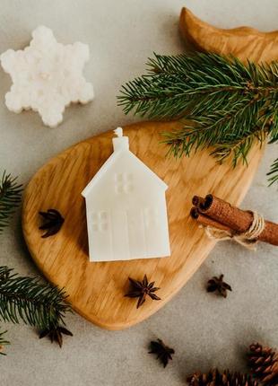 Набір свічок будиночок та сніжинка, набор натуральных свечей домик и снежинка1 фото