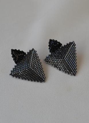 Серьги треугольники из бисера2 фото