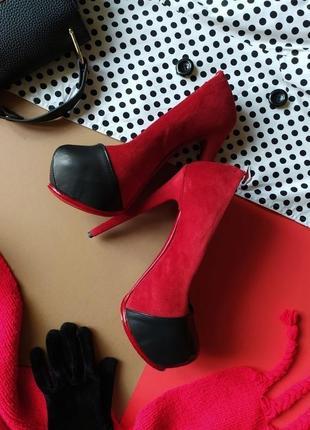 Мега сексуальні червоні замшеві туфлі на високому каблуці. ручної роботи з натуральної замші.2 фото