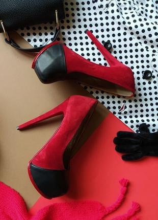 Мега сексуальные красные замшевые туфли на высоком каблуке. ручной работы, из натуральной замши.
