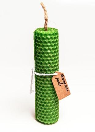 Свічка-програмна із зеленої вощини з травами для достатку в домі1 фото