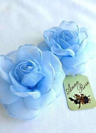 Заколка-качечка з тканини "блакитна чайна троянда"1 фото