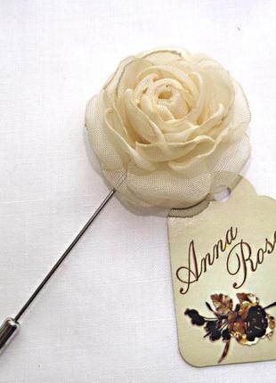Бутоньєрка квітка на піджак"троянда айворі"1 фото