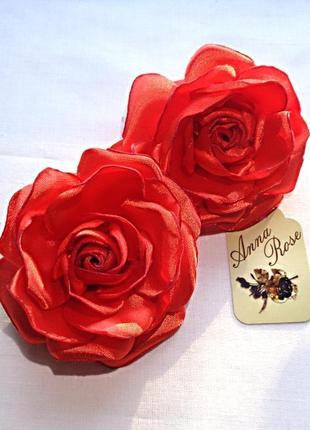 Заколка-уточка з квіткою з тканини "червона троянда"