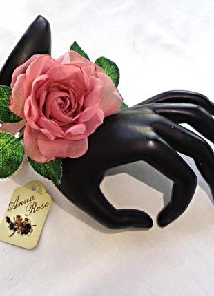 Квітковий браслет на руку з тканини "фрезовая чайна троянда"1 фото