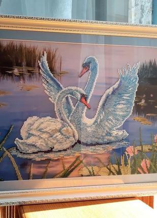 Картина бісером «лебеді на озері»