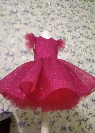 Сверкающее праздничное платице для девочки