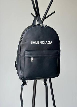 Рюкзак в стиле balenciaga белый черный