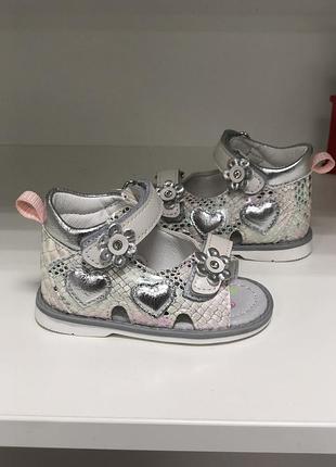 Босоніжки для дівчат сандалі для дівчат сандалії для дівчат літнє взуття для дівчаток...