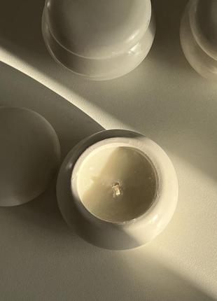 Чайна свічка ароматична в кашпо "circle" від chill out (аромат кекс з чорницею)9 фото
