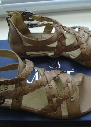 Сандалии фирмы caprice