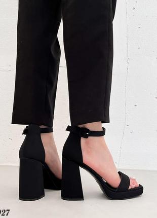 Топові жіночі босоніжки чорні на підборах високий блочний каблук з ремінцем босоножки туфли открытые на каблуках7 фото