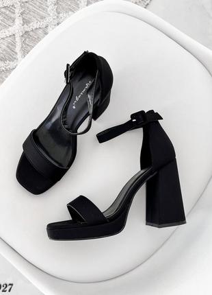 Топові жіночі босоніжки чорні на підборах високий блочний каблук з ремінцем босоножки туфли открытые на каблуках3 фото