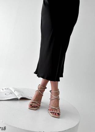Изысканные босоножки на высоком каблуке с тоненьвыми ремешками переплетением в греческом стиле бежевые белые черные4 фото