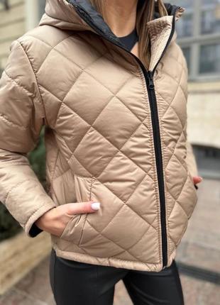 Двусторонняя весенняя курточка с капюшоном: стиль и удобство в одном изделии7 фото