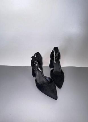 Черные замшевые туфли на широком каблуке3 фото