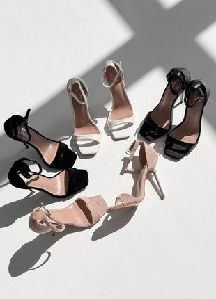 Босоножки на шпильке