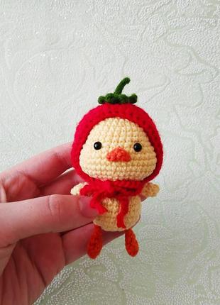 Уточка в шапочке помидора амигуруми в шляпку гусеня утенка handmade ручная работа