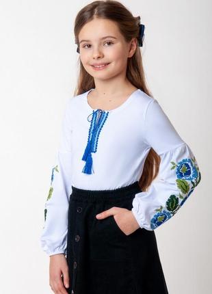 Белая вышиванка для девочки подростковая с маками, вышитая рубашка трикотажная с цветами, блуза с вышивкой, блузка нарядная с орнаментом9 фото