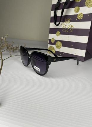 Сонцезахисні окуляри жіночі