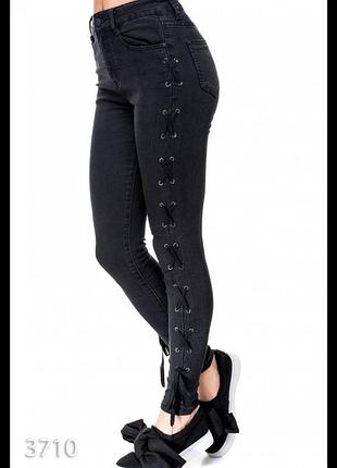 Джинсы скинни со шнуровкой