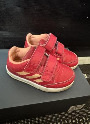 Оригінальні кросівки адідас