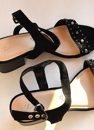 Босоножки с заклепками новые vera wang