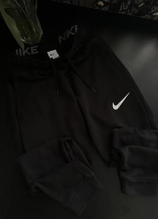 Спортивные штаны nike