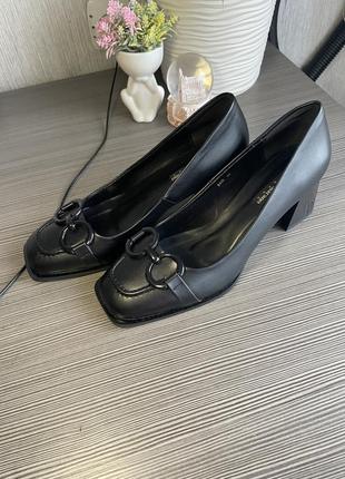 Туфлі жіночі