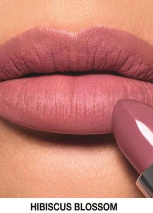 Губна помада "матове перевагу" avon true colour perfectly matte lipstick berry blast/ягідний коктейль