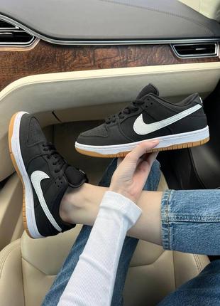 Nike dunk sb black gum