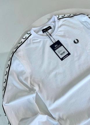 Лонг fred perry на лампасах, лонгслив с вышивкой,