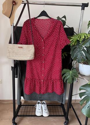 Летнее свободное красное платье с рюшинками в горошек1 фото