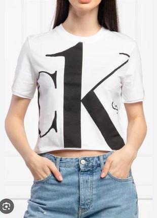 Футболка calvin klein jeans
оригінал2 фото