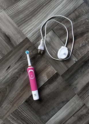 Электрическая зубная щетка oral-b braun vitality 3d white/d100 pink3 фото