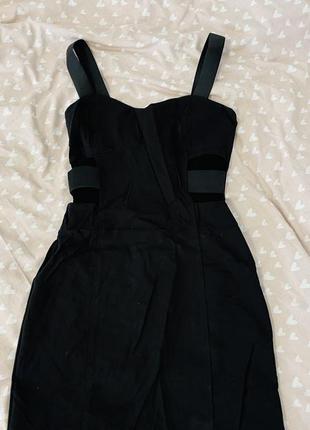 Черное мини платье с резинками1 фото