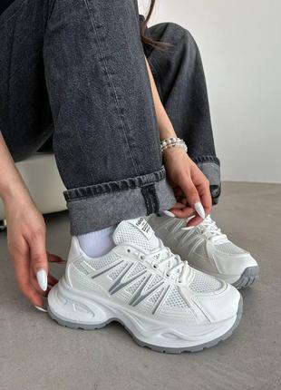 Женские белые базовые, лёгкие и стильные кроссовки с экокожи с сеткой6 фото