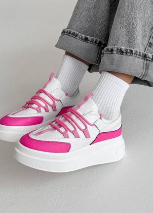Трендові жіночі якісні кросівки шкіряні білі з рожевими вставками на високій підошві кеди на платформі натуральна шкіра