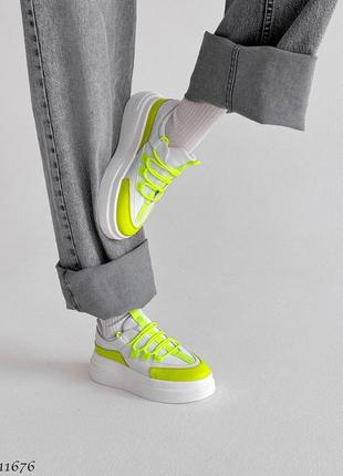 Трендовые женские качественные кроссовки кожаные белые с салатовыми вставками на высокой подошве кеды на платформе натуральная кожа неоновые4 фото