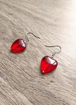 Сережки валентинки середнього розміру червоні сердечка з чеського скла love