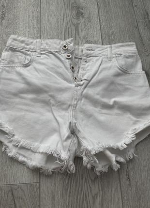 Білі джинсові шорти жіночі1 фото