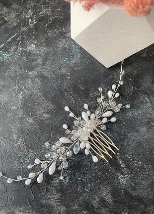 Весільна прикраса у зачіску нареченої на весілля
