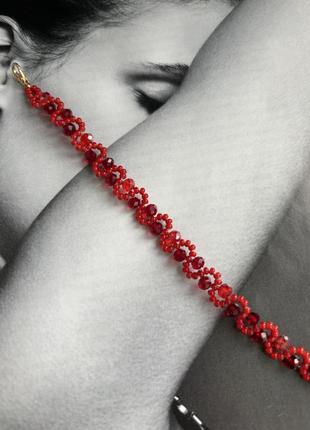 Плетеный красный браслет из бисера и хрустальных бусин10 фото