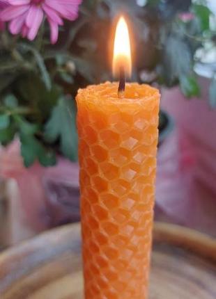 Оранжевая восковая свеча с маслом корицы