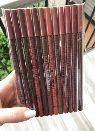 Набір матових нюдових олівців для губ 12 шт.