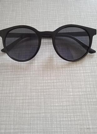 Солнцезащитные очки по 100 грн.