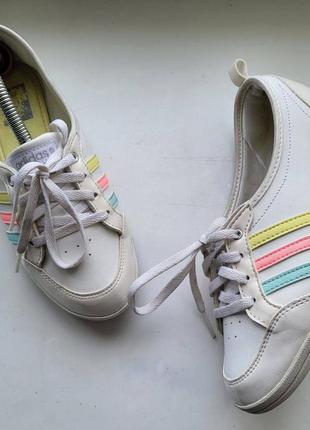 Очень красивые женские кеды-кроссовки от
adidas