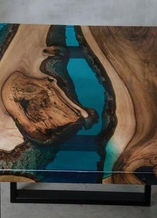 Стіл журнальний лондон дизайнерський річка з блакитної епоксидної смоли та масиву горіха 800/500 мм7 фото