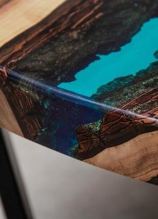 Стіл журнальний париж дизайнерський річка з прозорої епоксидної смоли та масиву горіха 800 мм7 фото